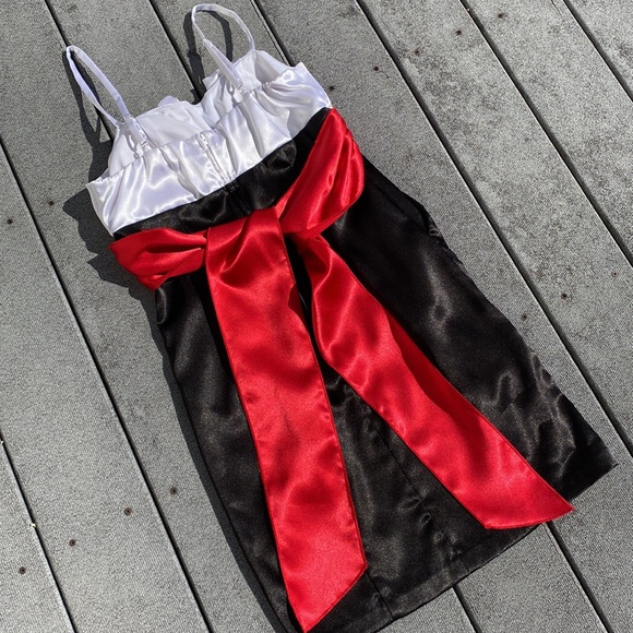 Black and White Dress with Red Sash - Picture 5 of 7